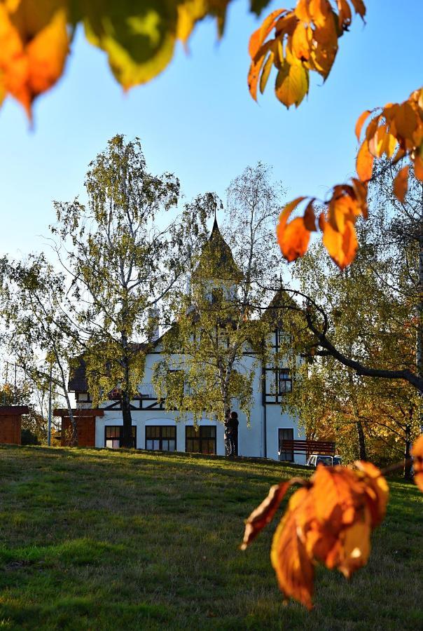 Hotel Petrin Jablonec nad Nisou Exteriör bild